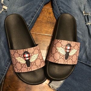Women slides Size 10.5 . With bee